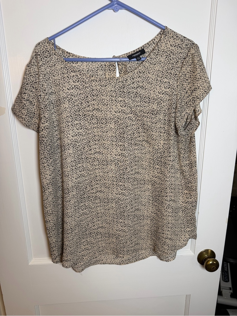Premise Studio Beige/Black Animal Print Scoop Neck Zip Blouse Short Sleeve XL